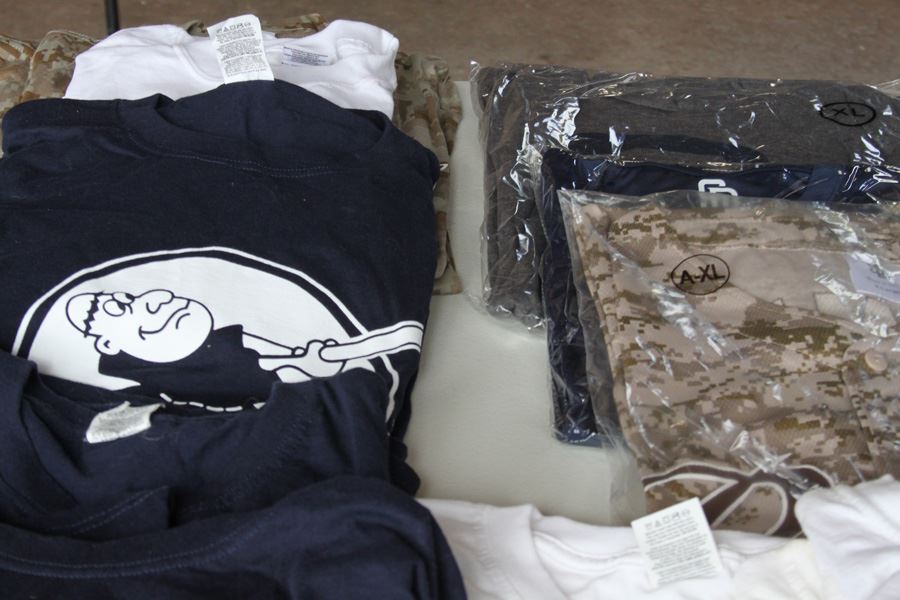 San Diego Padres Season Ticket Holder Items T-Shirts XL [Photo 4]