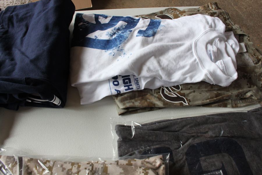 San Diego Padres Season Ticket Holder Items T-Shirts XL [Photo 7]