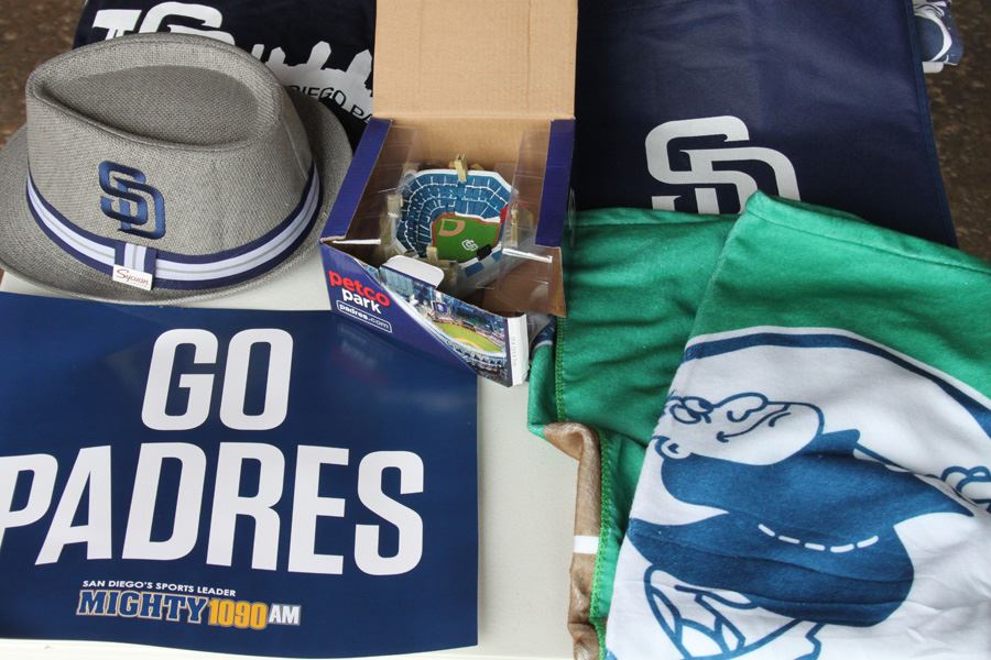 San Diego Padres Season Ticket Holder Items T-Shirts XL [Photo 2]