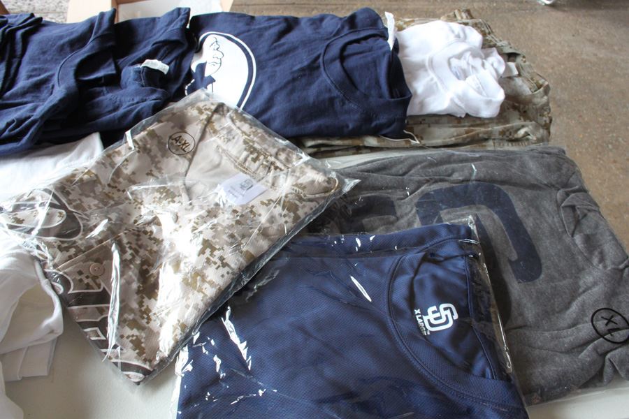 San Diego Padres Season Ticket Holder Items T-Shirts XL [Photo 6]