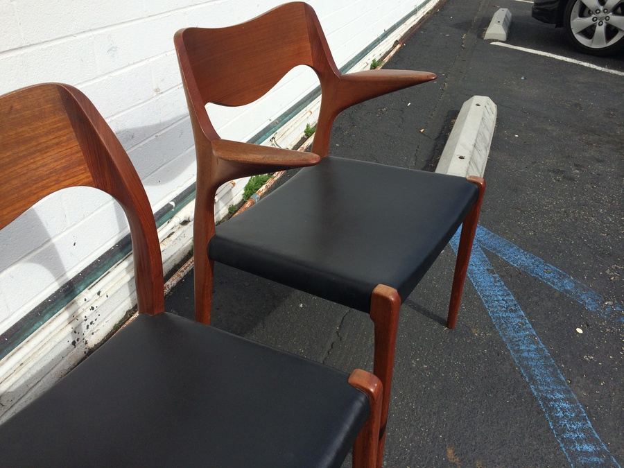 J. L. Moller Teak Dining Chairs and Table - Niels Moller 1951 [Photo 11]