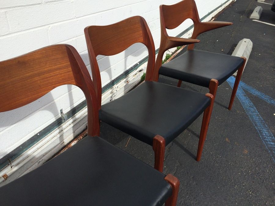 J. L. Moller Teak Dining Chairs and Table - Niels Moller 1951 [Photo 12]