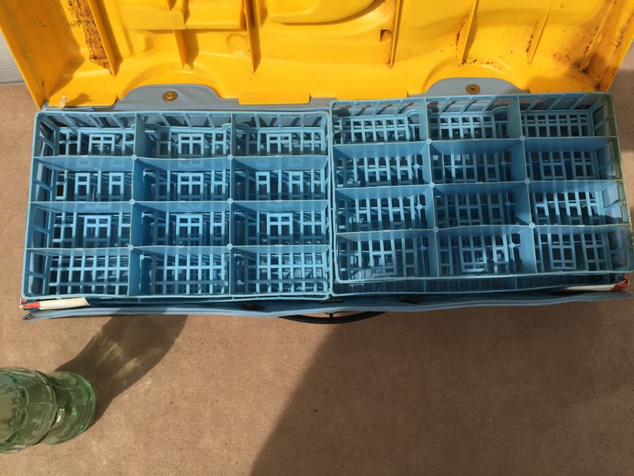 Matchbox 48 Car Carry Case Tupperware Original Stickers Are Peeling Off [Photo 8]