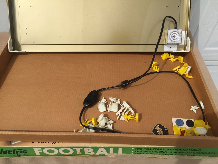 Two Vintage Sets Of The Classic Electric Football By Tudor With Box [Photo 15]
