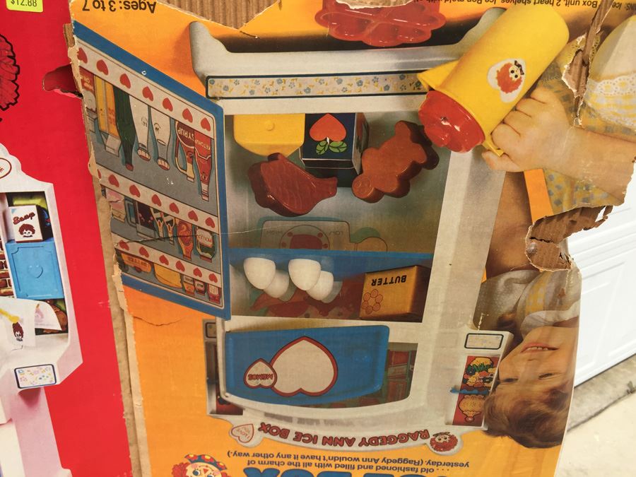 Raggedy Ann Stove, Sink, And Ice Box Romper Room In Box Note Damage To Boxes [Photo 11]