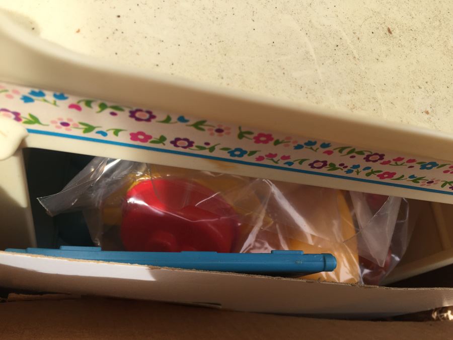 Raggedy Ann Stove, Sink, And Ice Box Romper Room In Box Note Damage To Boxes [Photo 10]