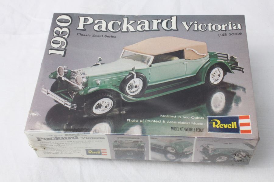 1930 Packard Victoria Revell Model Kit New Sealed 1977 [Photo 1]