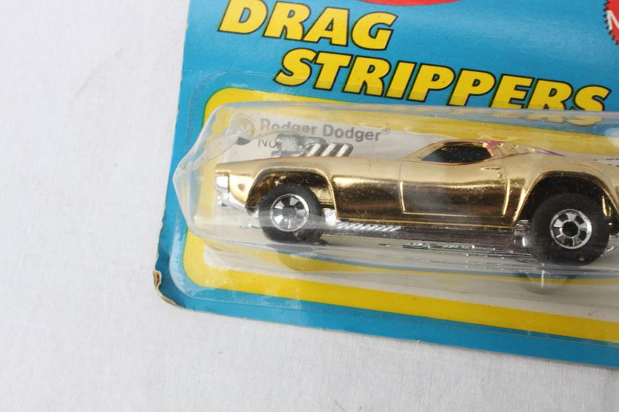 Vintage 1977 Hot Wheels New On Patch Card Drag Strippers Rodger Dodger #8759 & Classy Customs Paddy Wagon #6966 [Photo 3]