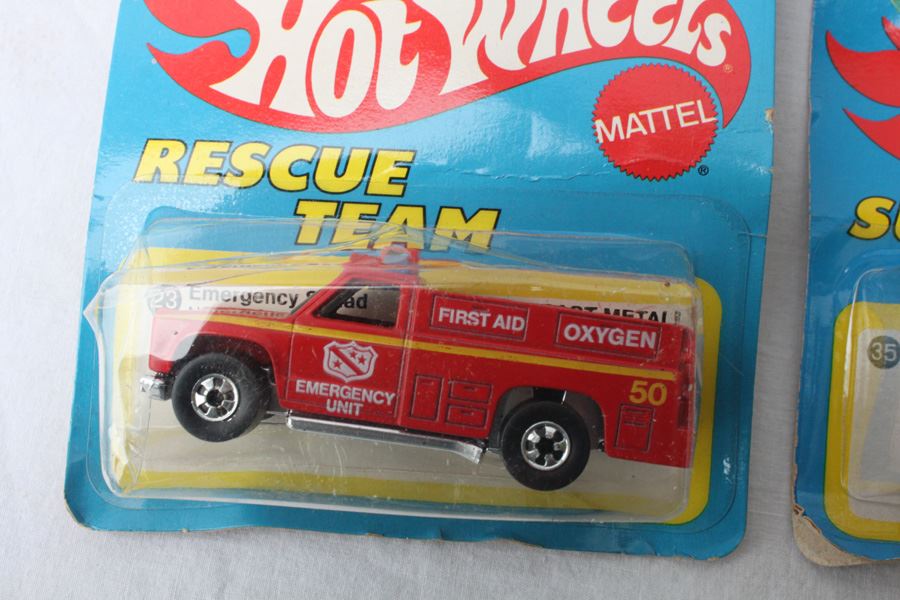 Vintage 1977 Hot Wheels New On Patch Card Rescue Team Emergency Squad #7650 & Super Streets Super Streeters California Cruisin' #9205  [Photo 3]