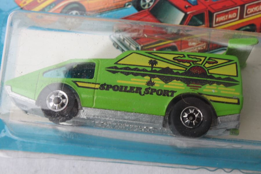 Vintage Hot Wheels New On Patch Card 1977 Super Streeters & 1975 Flying Colors Spoiler Sport [Photo 3]