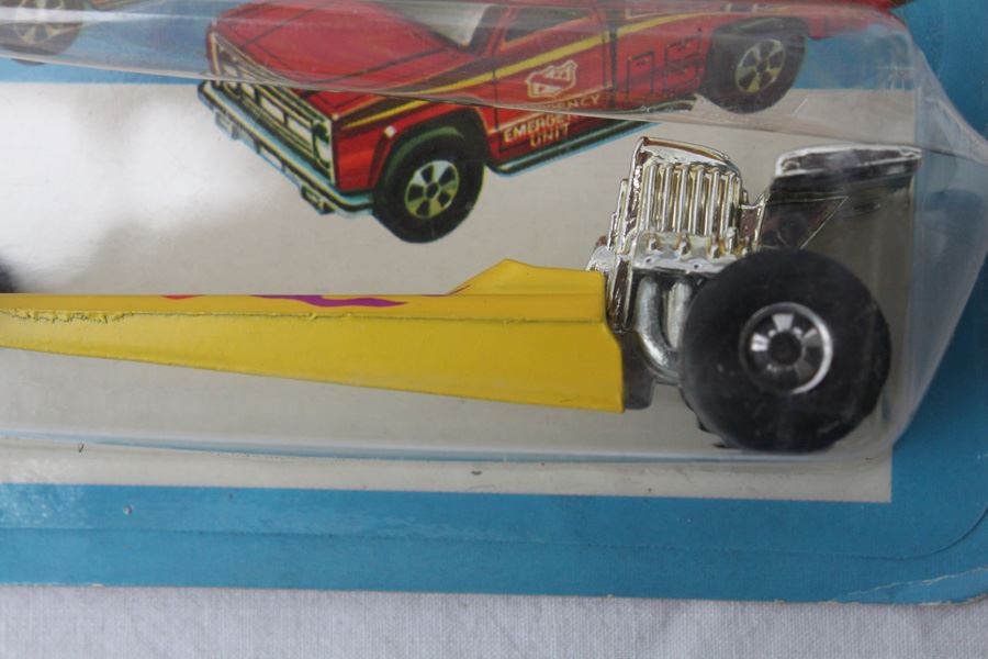 Vintage 1975 Hot Wheels Flying Colors Buzz Off #6 And Inferno #55 [Photo 2]