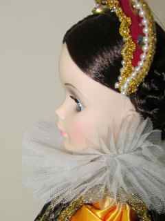 Madame Alexander 21' Mary Queen of Scots Doll with Display Case [Photo 12]