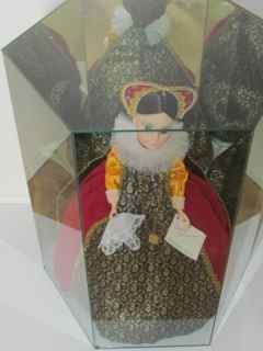 Madame Alexander 21' Mary Queen of Scots Doll with Display Case [Photo 18]
