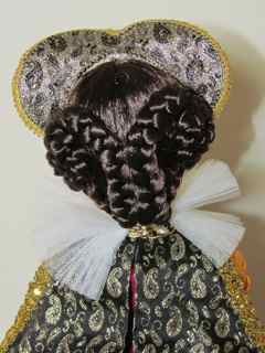 Madame Alexander 21' Mary Queen of Scots Doll with Display Case [Photo 10]