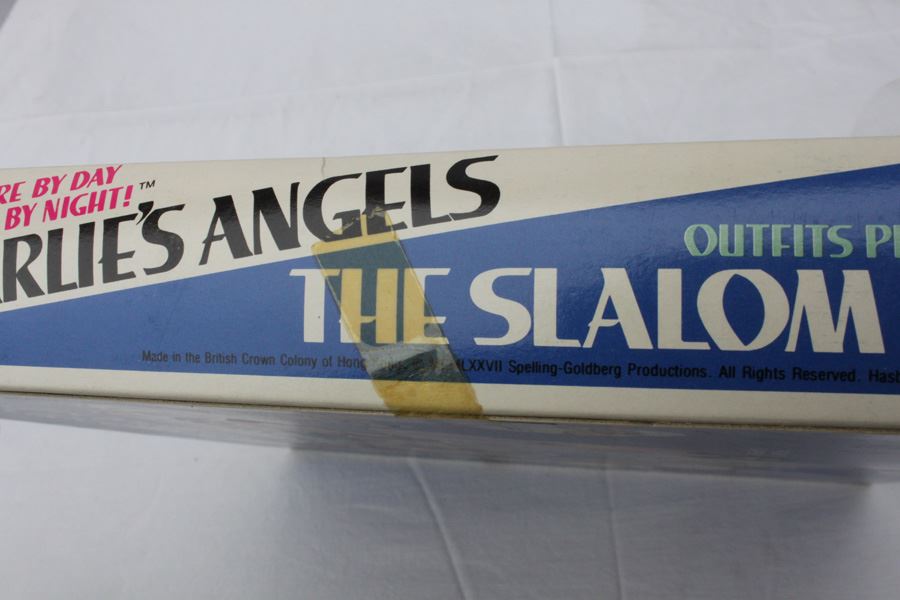 Charlie's Angels The Slalom Caper Outfits And Action Gear New In Box Hasbro 1977 [Photo 4]