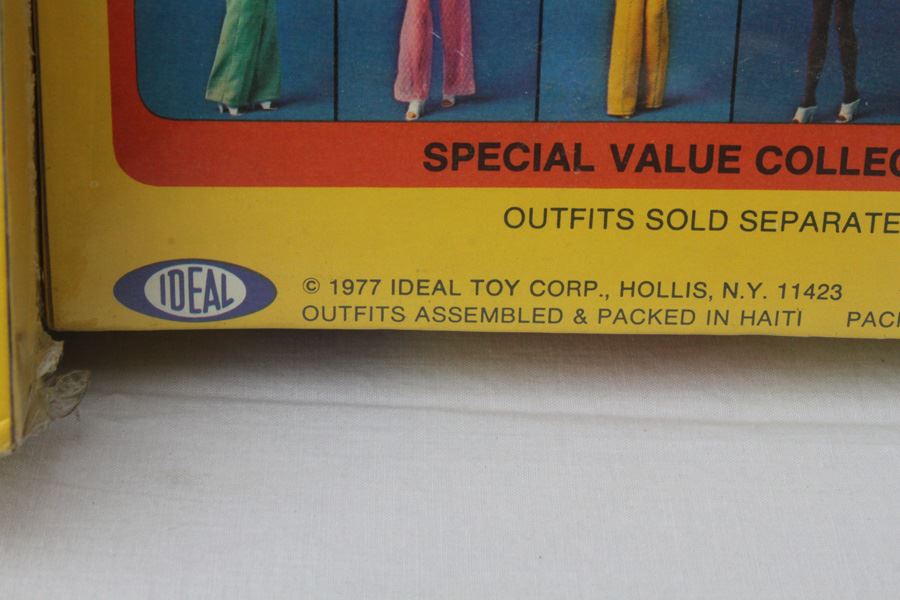 Suntan Tuesday Taylor Outfits Ideal New In Box 1977 [Photo 3]