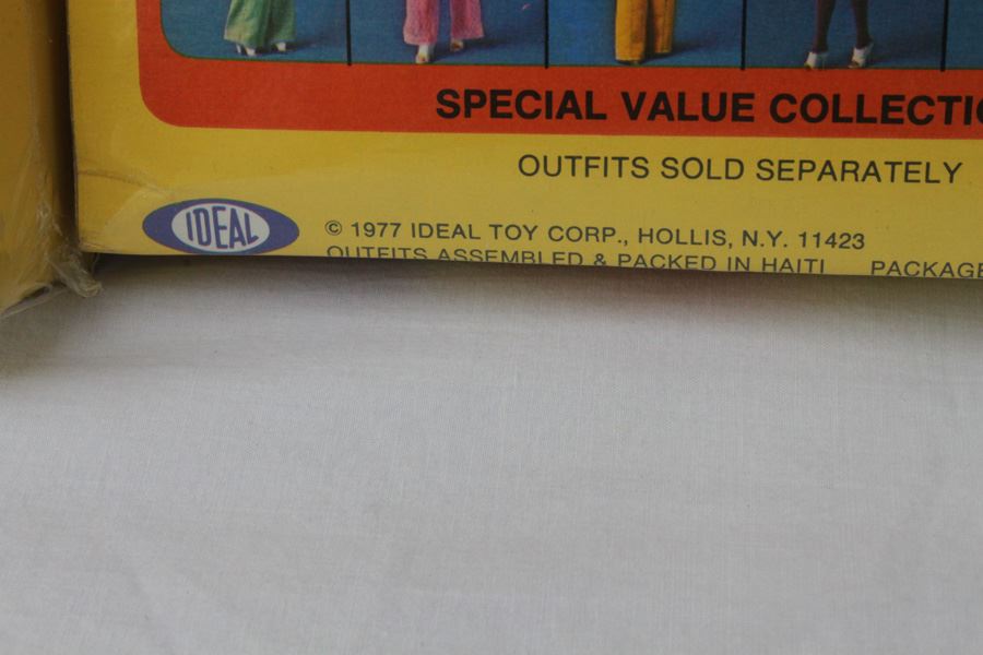 Suntan Tuesday Taylor Outfits Ideal New In Box 1977 [Photo 4]