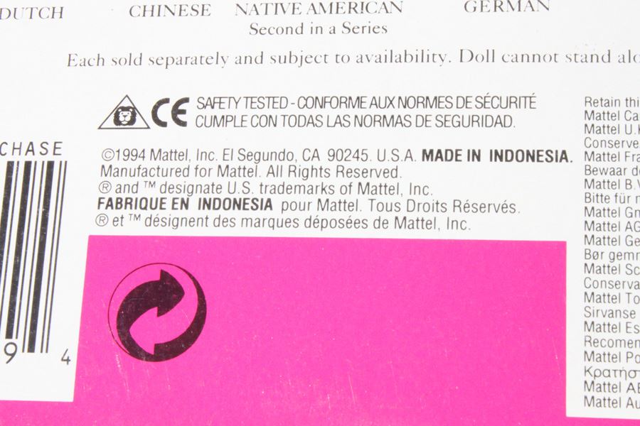 Third Edition Native American Barbie Doll Mattel New In Box 1994 [Photo 4]