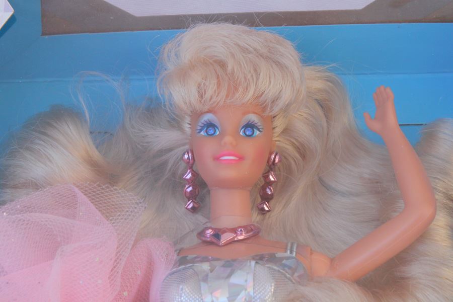 Sparkle Eyes Barbie Mattel New In Box [Photo 2]