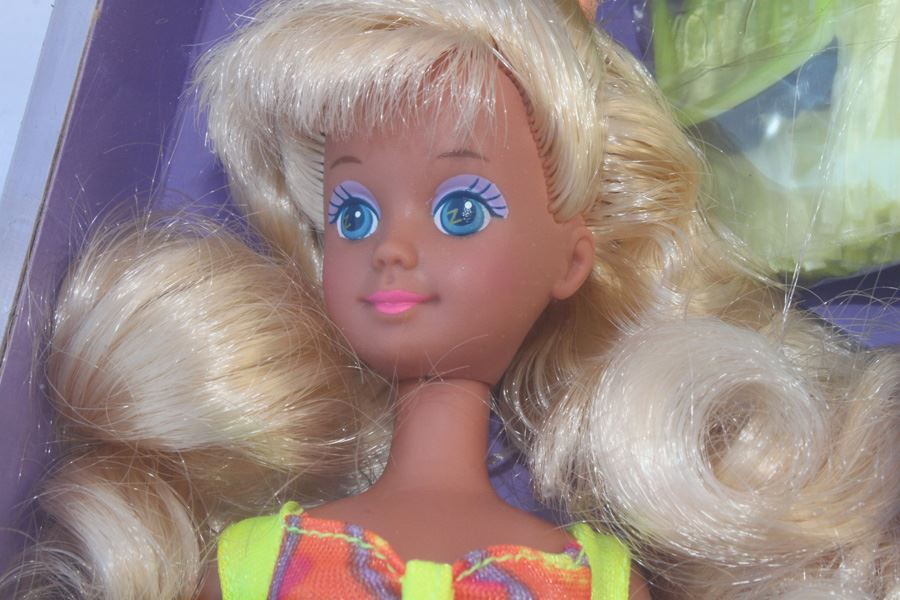Hawaiian Fun Barbie Mattel New In Box 1990 [Photo 2]