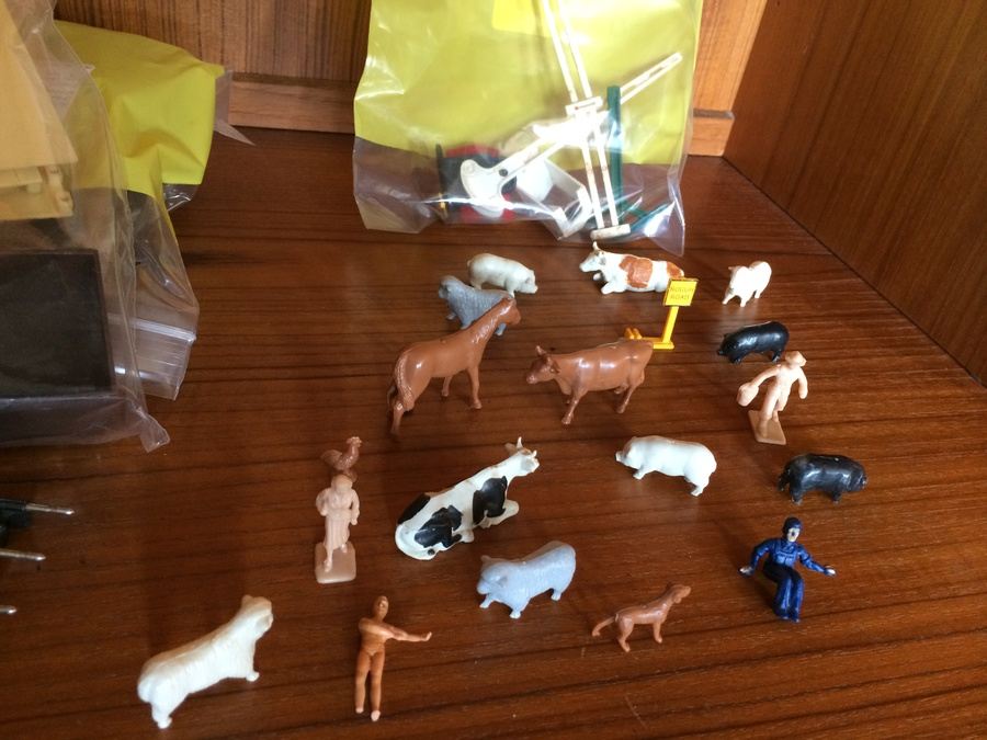 Huge Post WWII 1950s Lionel Train Set [Photo 48]