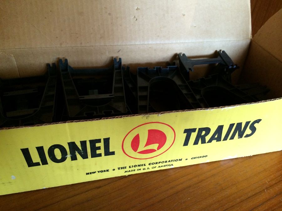 Huge Post WWII 1950s Lionel Train Set [Photo 62]