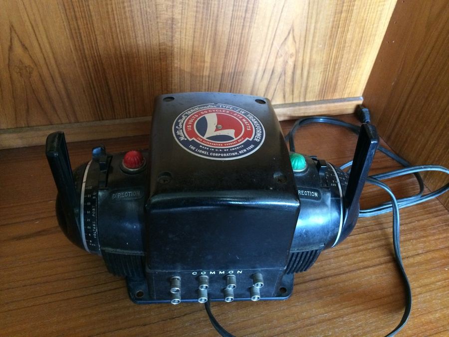 Huge Post WWII 1950s Lionel Train Set [Photo 52]