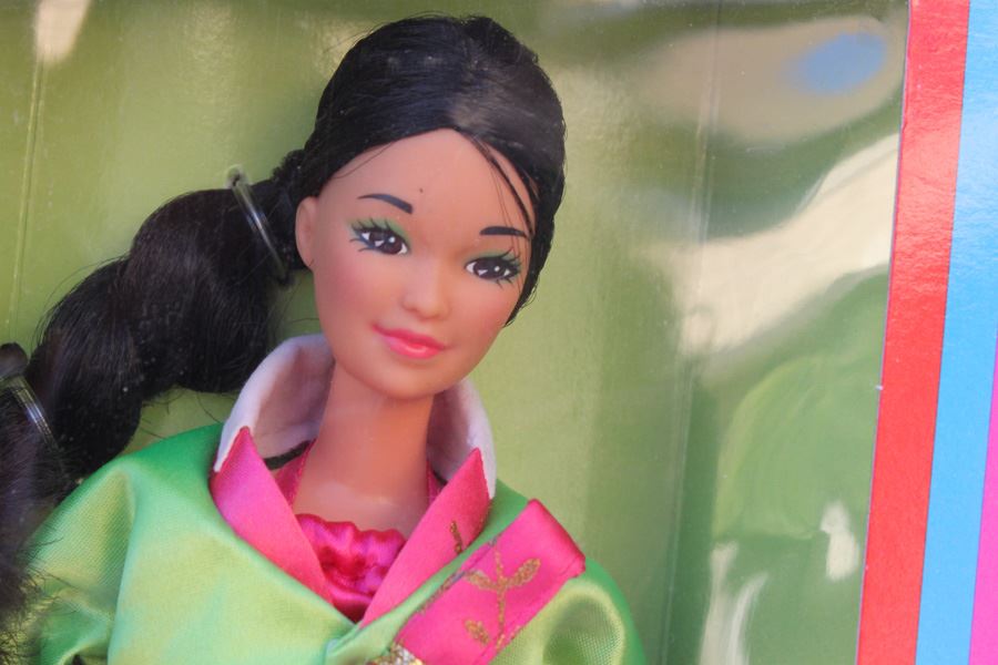 Korean Barbie Mattel New In Box 1987 [Photo 2]