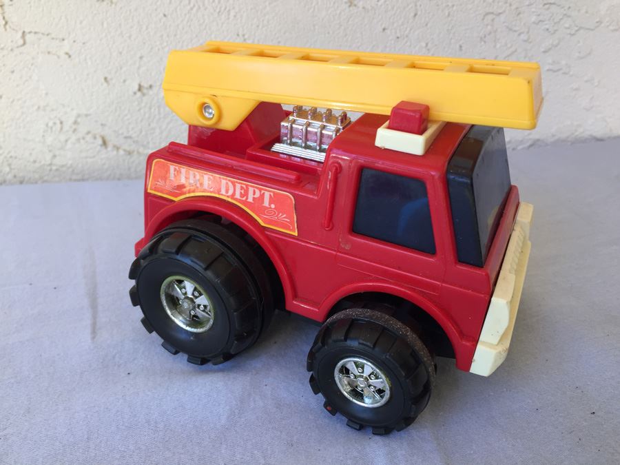 Walt Disney Mickey Mouse Fire Engine ILLCO Toy [Photo 7]