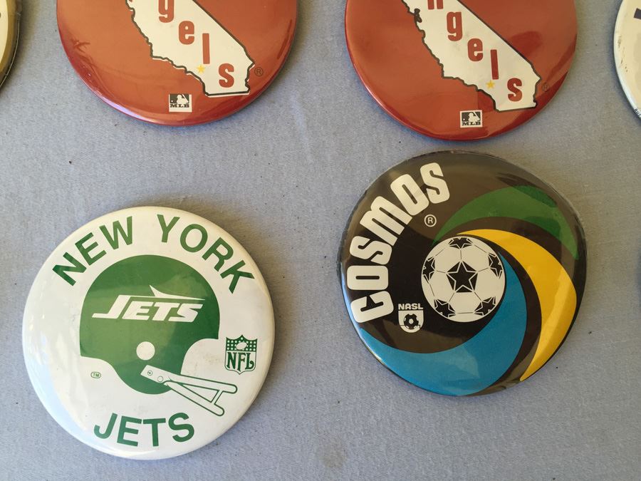Vintage Baseball, Football & Soccer Buttons [Photo 9]