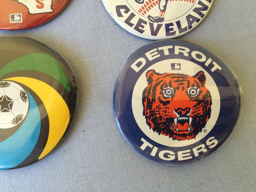 Vintage Baseball, Football & Soccer Buttons [Photo 10]