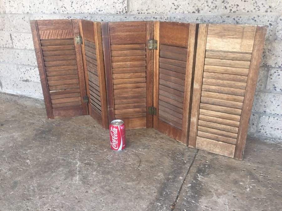 Wooden Louvered Shutters [Photo 2]