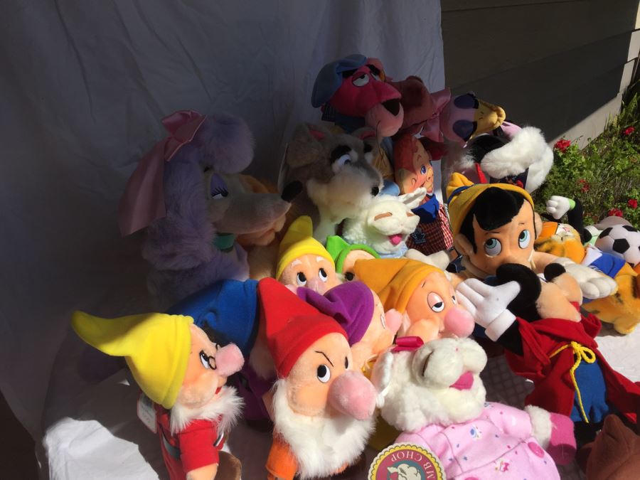 Huge Lot Of Vintage Plush Toys [Photo 3]
