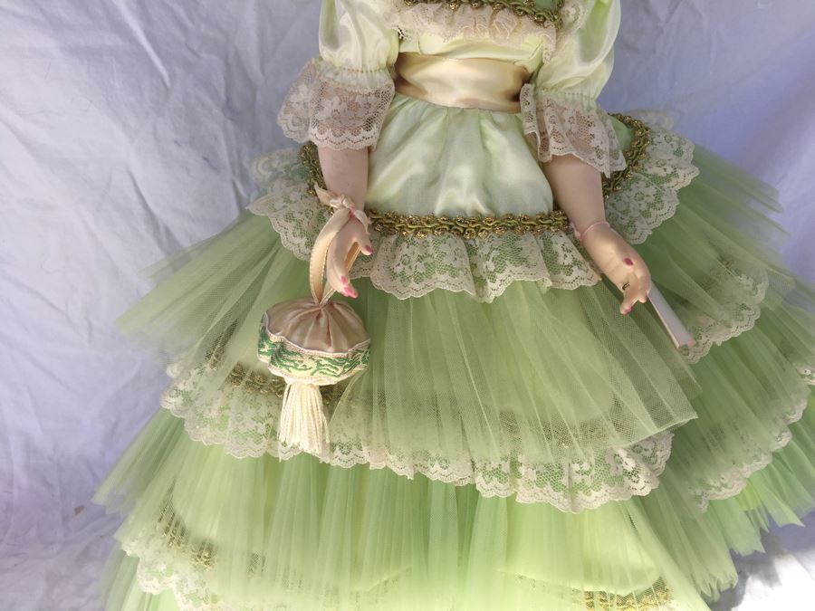 Large Madame Alexander Doll [Photo 4]