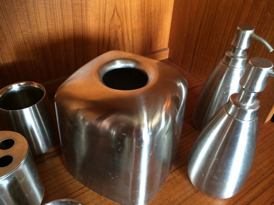 Metal Bathroom Accessories [Photo 3]