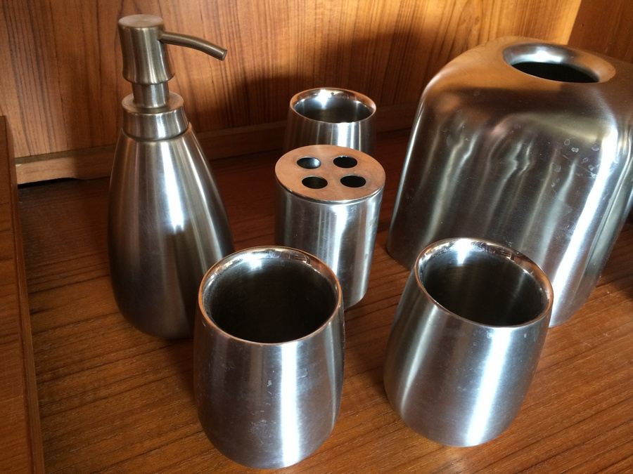 Metal Bathroom Accessories [Photo 2]
