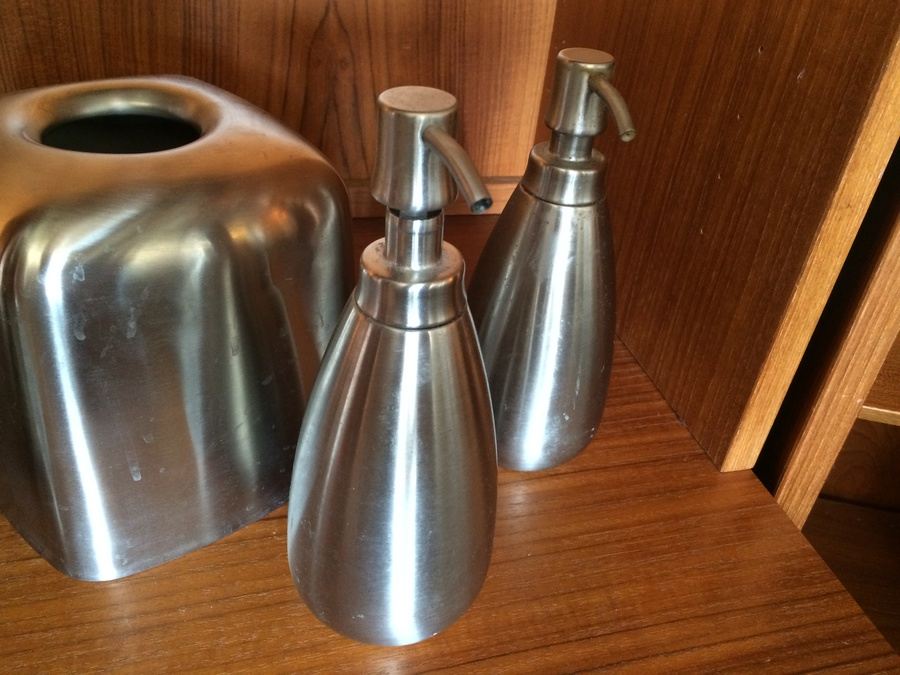 Metal Bathroom Accessories [Photo 4]