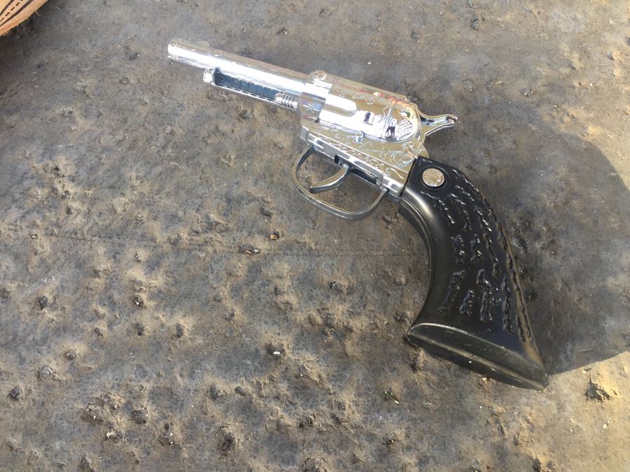 Vintage Toy Pistol With Holster Belt [Photo 8]