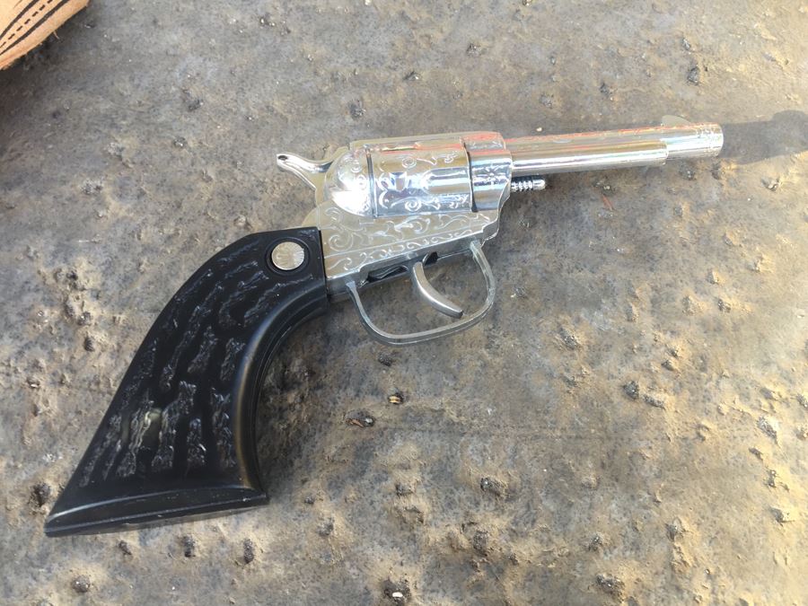 Vintage Toy Pistol With Holster Belt [Photo 6]
