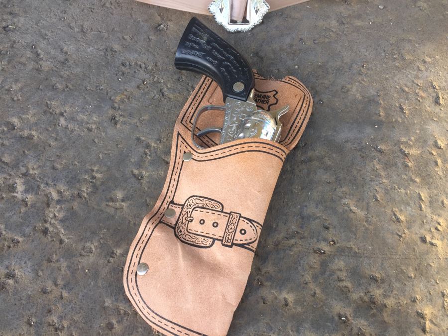 Vintage Toy Pistol With Holster Belt [Photo 2]