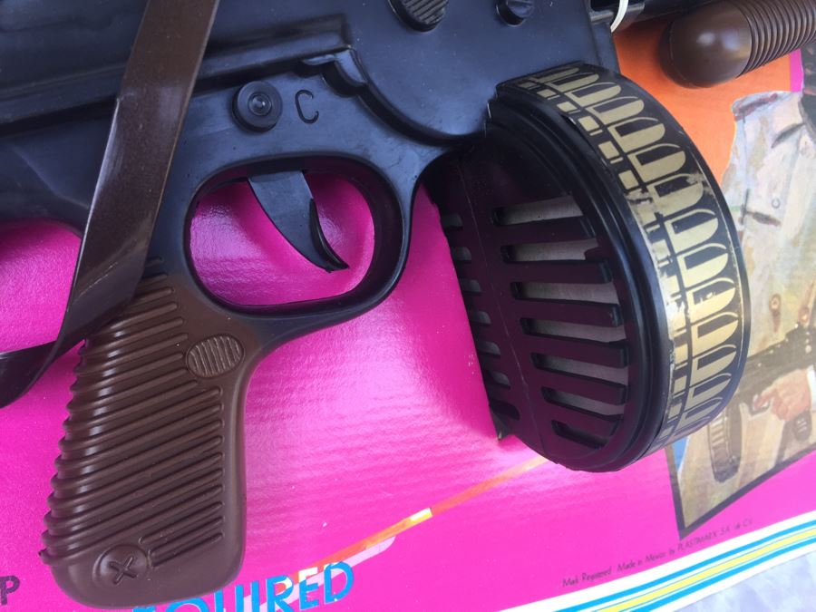 F.B.I. Toy Machine Gun From Plastimarx New On Card [Photo 4]