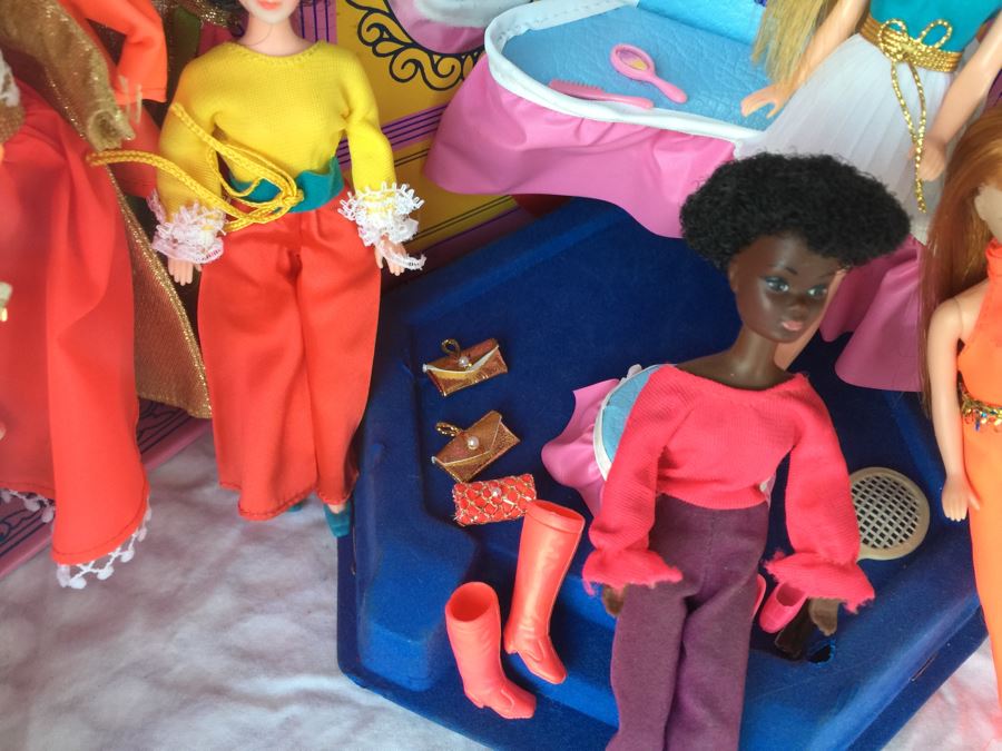 Vintage Dawn Travel Case Filled With Dawn Dolls And Vintage Doll Clothes And Accessories [Photo 6]