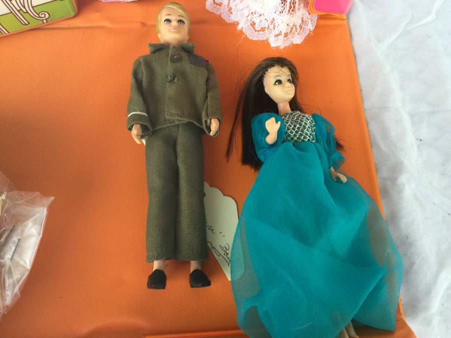 Vintage Dawn Doll Case With Dawn Dolls, Clothing And Accessories [Photo 7]