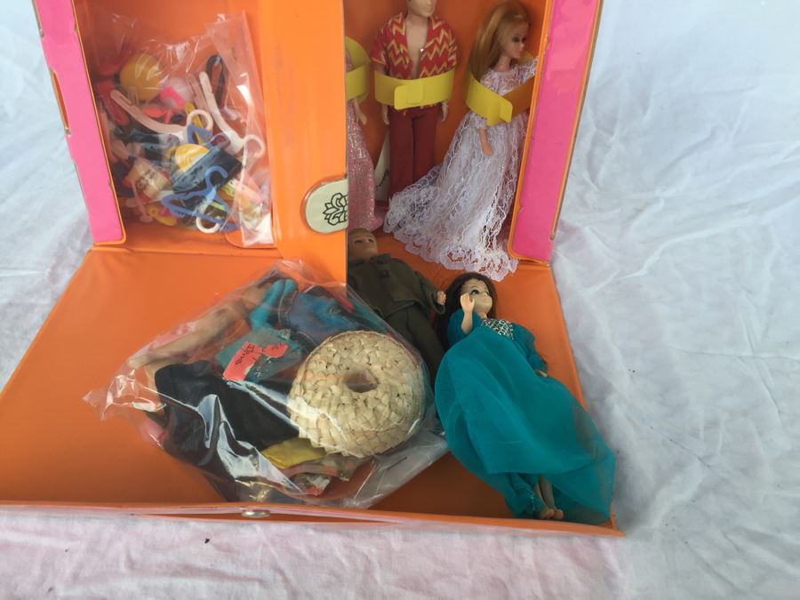 Vintage Dawn Doll Case With Dawn Dolls, Clothing And Accessories [Photo 3]
