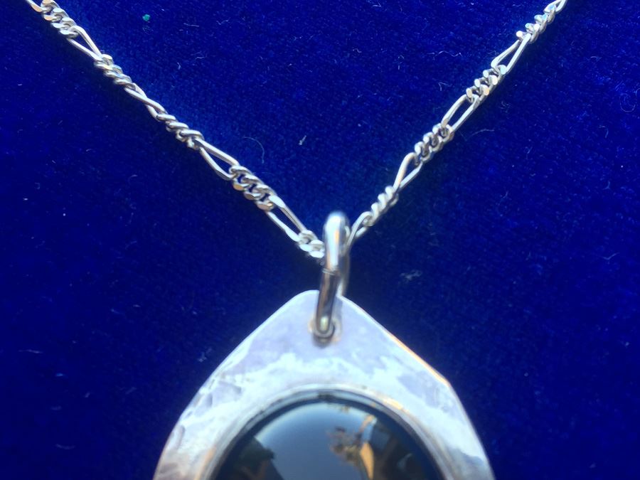 Sterling Silver Onyx Stone Necklace Wt: 10.5g [Photo 4]