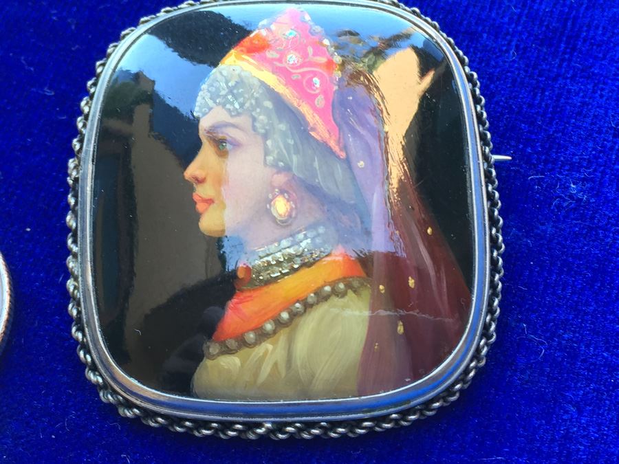 Antique Handpainted European Enamel Pin Wt:10.8g [Photo 2]