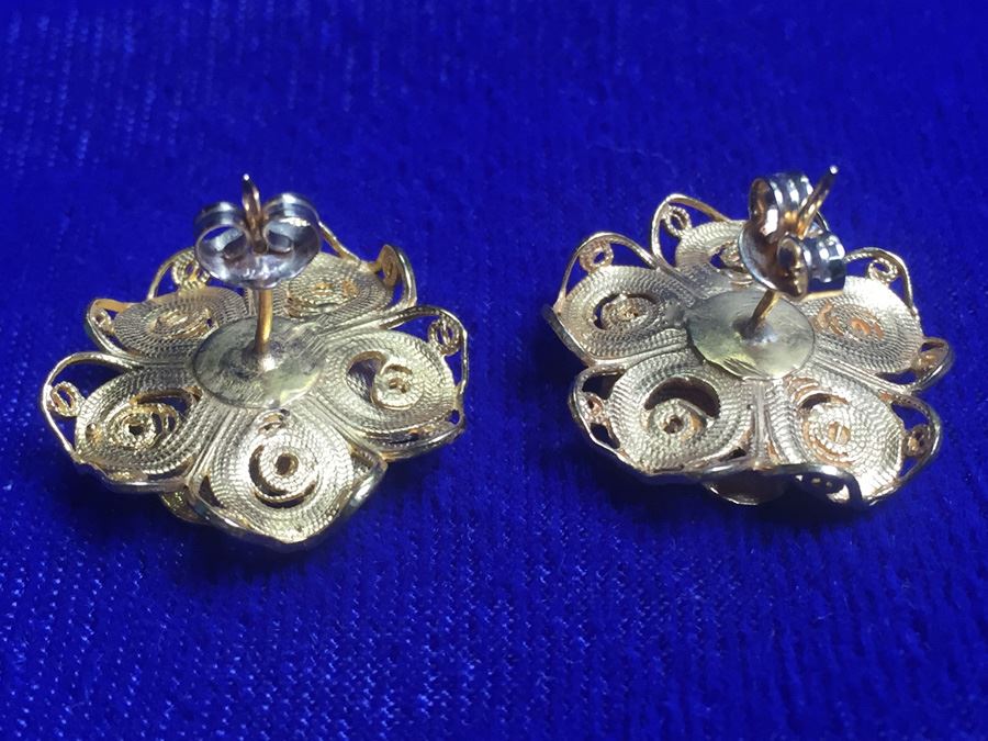 22k Gold Flower Earrings Wt:11.8g