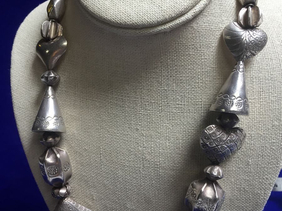 Silver Tone Chunky Bead Necklace [Photo 8]