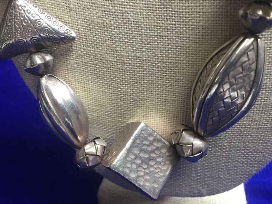 Silver Tone Chunky Bead Necklace [Photo 11]