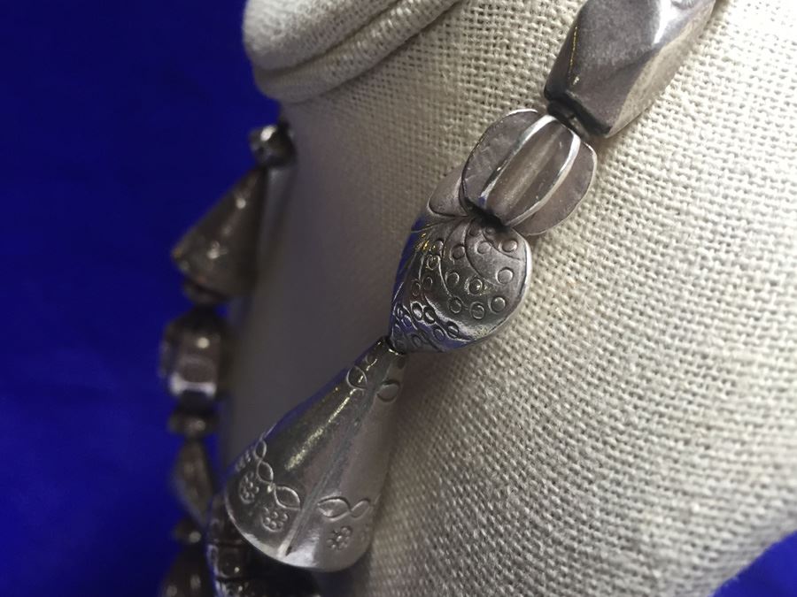 Silver Tone Chunky Bead Necklace [Photo 6]